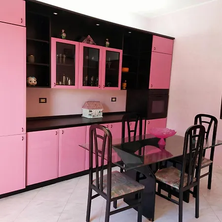 Semesterbostad Lisa Avola